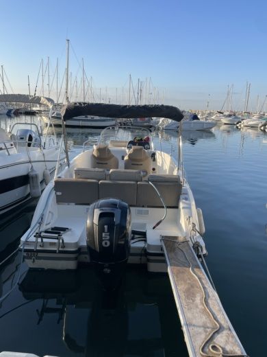 Marseille Motorboat Quicksilver Activ 605 Open alt tag text
