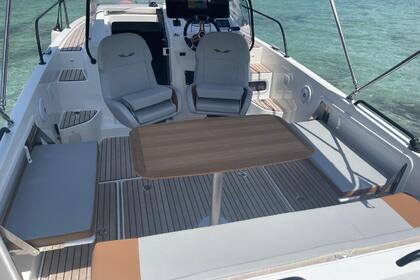 Hire Motorboat Beneteau Flyer 8 Saint-Florent