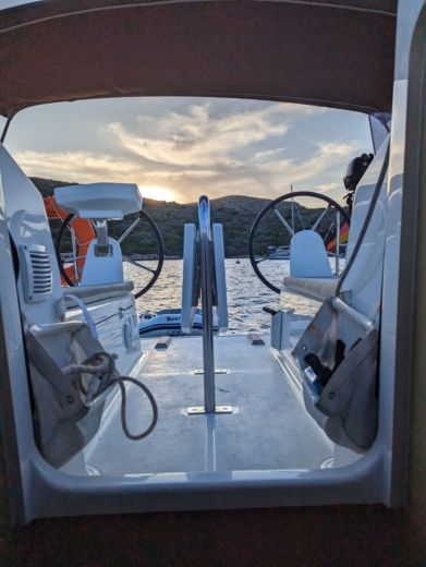 Palma de Mallorca Sailboat Beneteau Oceanis 30.1 alt tag text