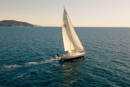 Charter Sailboat Dick Carter (architecte) Monoquille Saint-Cyr-sur-Mer