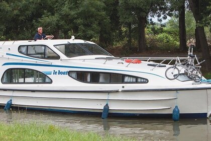 Charter Houseboat Comfort Caprice Lughignano
