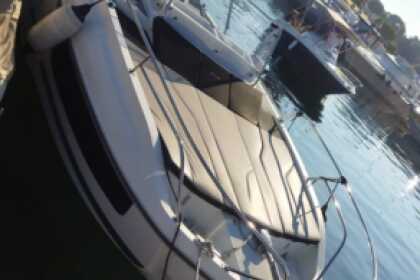 Hire Motorboat Bénéteau Flyer 7,7 Sundeck Juan les Pins