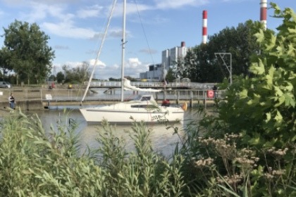 Hire Sailboat Jeanneau Eolia 25 Pornichet