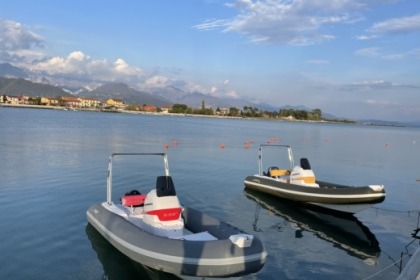 Charter Boat without licence  2 bar 2 bar 62 grigio e rosso Bocca di Magra