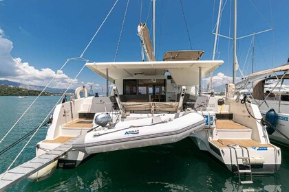 Hyra båt Katamaran Fountaine Pajot Fountaine Pajot Lucia 40 Kontokáli