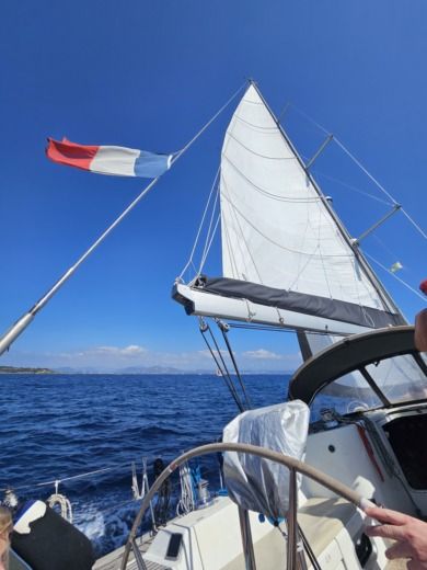 Тулон Sailboat BENETEAU FIRST 47.7 alt tag text