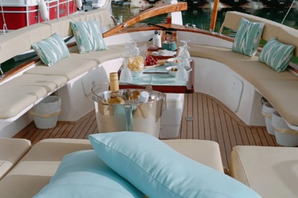 Hire Motorboat Medvolt marine M7 Puerto Portals, Portals Nous