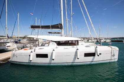 Hyra båt Katamaran Lagoon-Bénéteau Lagoon 42 - 4 + 1 cab. Pomer