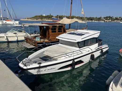 Glifada Motorboat Nordkapp Gran coupe 905 alt tag text