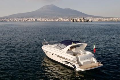 Hire Motorboat Fairline Fairline 43 targa Sorrento