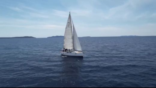 Cavalaire-sur-Mer Sailboat HANSE 385 alt tag text