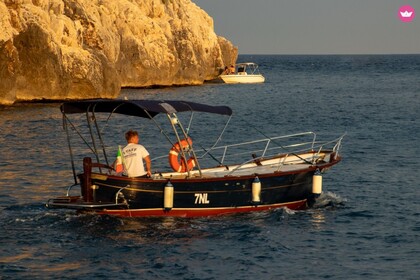 Noleggio Barca a motore Apreamare Lancia Sorrentina 7 Metri Castro Marina