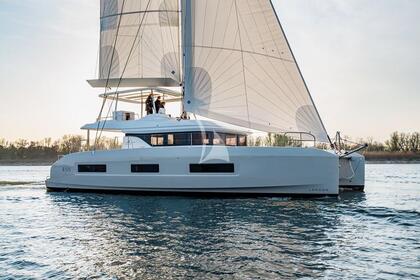 Hire Catamaran Lagoon 55 Lavrio Port