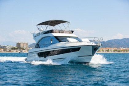 Rental Motorboat Beneteau Monte Carlo 52 Saint-Raphaël