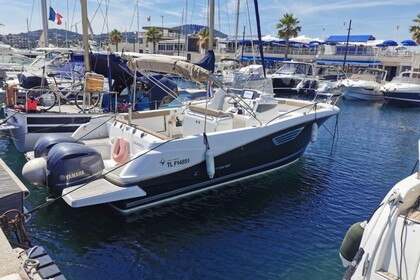 Hire Motorboat Jeanneau Cap Camarat Cavalaire-sur-Mer