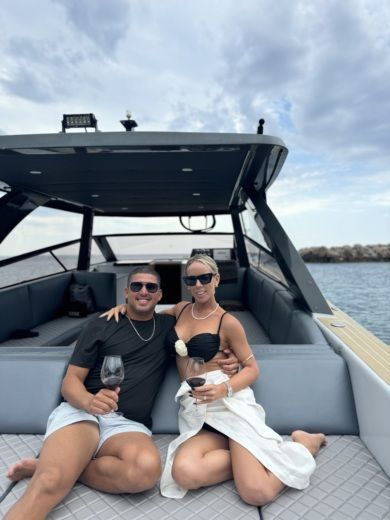 Lesina Motorboat Colnago 35 alt tag text