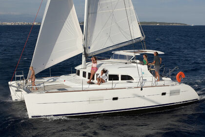 Charter Catamaran Lagoon Lagoon 380 Le Marin