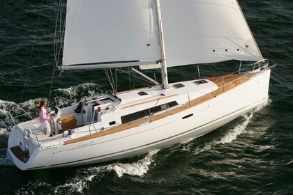 Charter Sailboat  Oceanis 37 Lefkada