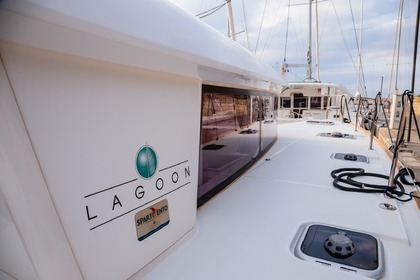 Location Catamaran LAGOON 400 S2 Furnari