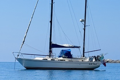 Hire Sailboat Camper & Nicholson C&N 39 Fiumicino
