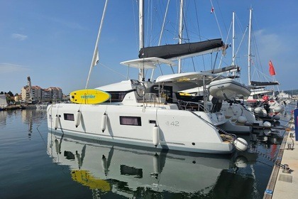 Hire Catamaran Lagoon-Bénéteau Lagoon 42 - 4 + 2 cab. Biograd na Moru