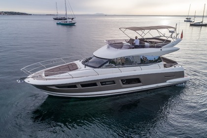 Noleggio Yacht a motore Prestige 500 Antibes