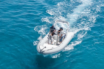 Miete RIB Motomarine Lambro 640 Milos