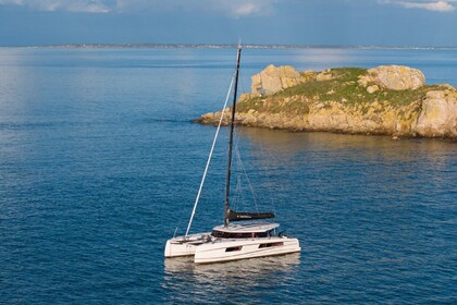 Charter Catamaran  Nautitech 48 Open Cogolin