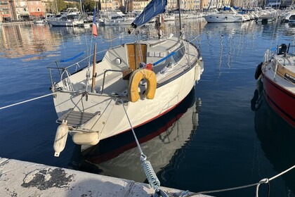 Charter Sailboat Dufour Dufour 2800 Saint-Cyr-sur-Mer