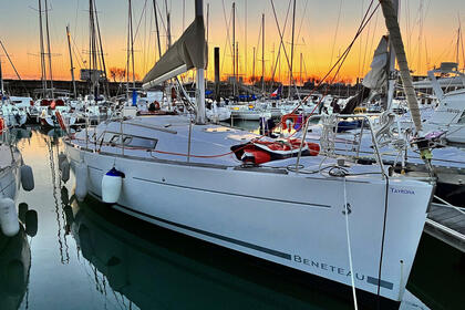 Charter Sailboat Bénéteau Oceanis 34 La Rochelle