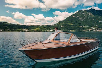 Charter Motorboat Cadenazzi 01 Onno