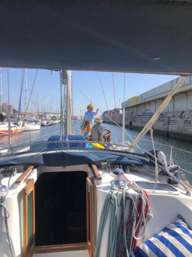 Lisboa Sailboat BENETEAU CYCLADES 43.3 alt tag text