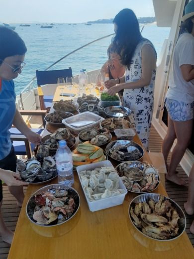 Arcachon Motorboat FOUNTAINE PAJOT HIGHLAND 35 alt tag text