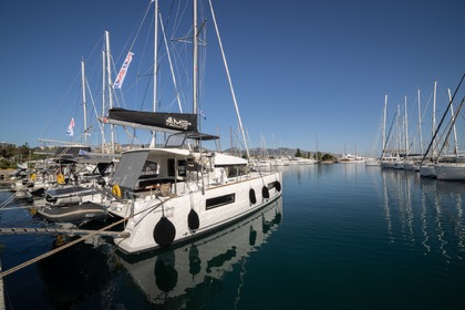 Verhuur Catamaran Lagoon Lagoon 40 Alimos