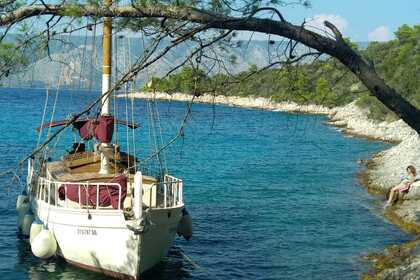 Alquiler Velero Classic boat Leut Stari Grad