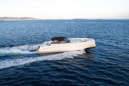 Hire Motorboat Vanquish Yachts Vanquish 45 Port de la Rague