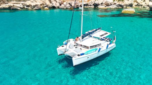 La Valette Catamaran Lagoon LAGOON 420 alt tag text