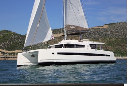 Hire Catamaran Catana Bali 5.4 - 6 + 2 cab. Pozzuoli