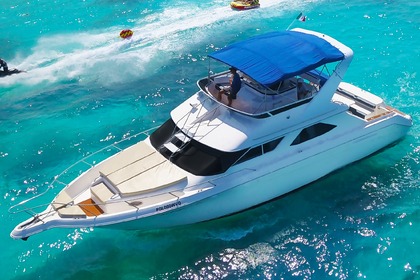 Charter Motorboat Sea Ray Express Bridge Cancún