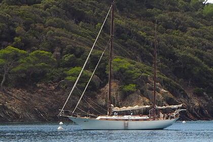 Charter Sailboat Cheoy Lee Clipper 42 Golfe Juan