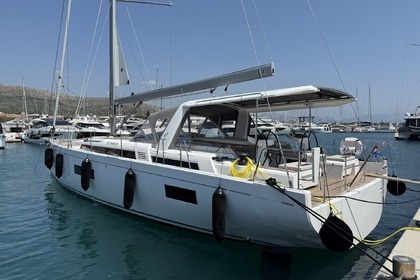 Hire Sailboat Bénéteau Oceanis 60 - 3 + 1 cab. Trogir