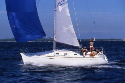 Rental Sailboat BENETEAU FIRST 31.7 La Trinité-sur-Mer