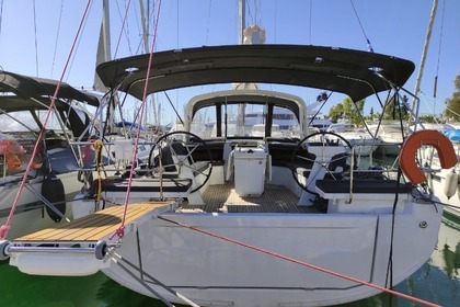 Hire Sailboat Beneteau Oceanis 46.1 Alimos