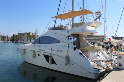 Hyra båt Motorbåt Beneteau Monte Carlo 47 Antibes