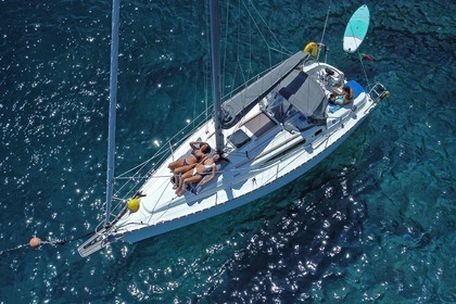 Hire Sailboat Jeanneau Sun Odyssey 32.2 Funchal