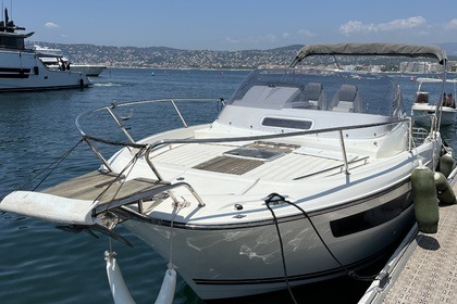 Location Bateau à moteur Jeanneau Cap camarat 9.0 Antibes