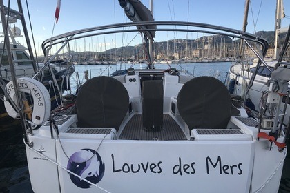 Hire Sailboat Jeanneau Sun Odyssey 419 Bormes-les-Mimosas