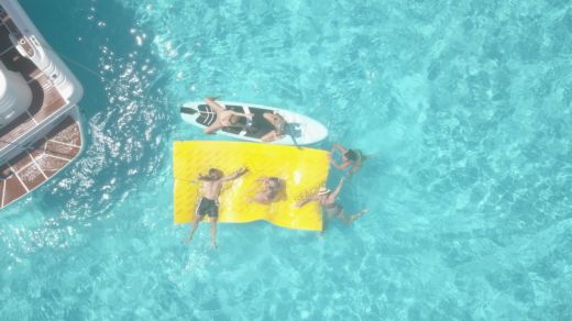 Κανκούν Motorboat Sea Ray Express Bridge alt tag text