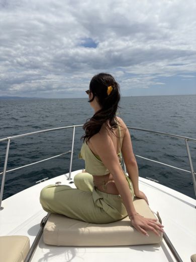 Marbella Motorboat Sea Ray 390 Express Cruiser alt tag text