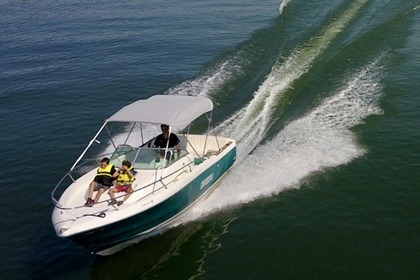 Hire Motorboat Jeanneau Cap camarat 725 wa Larmor-Plage